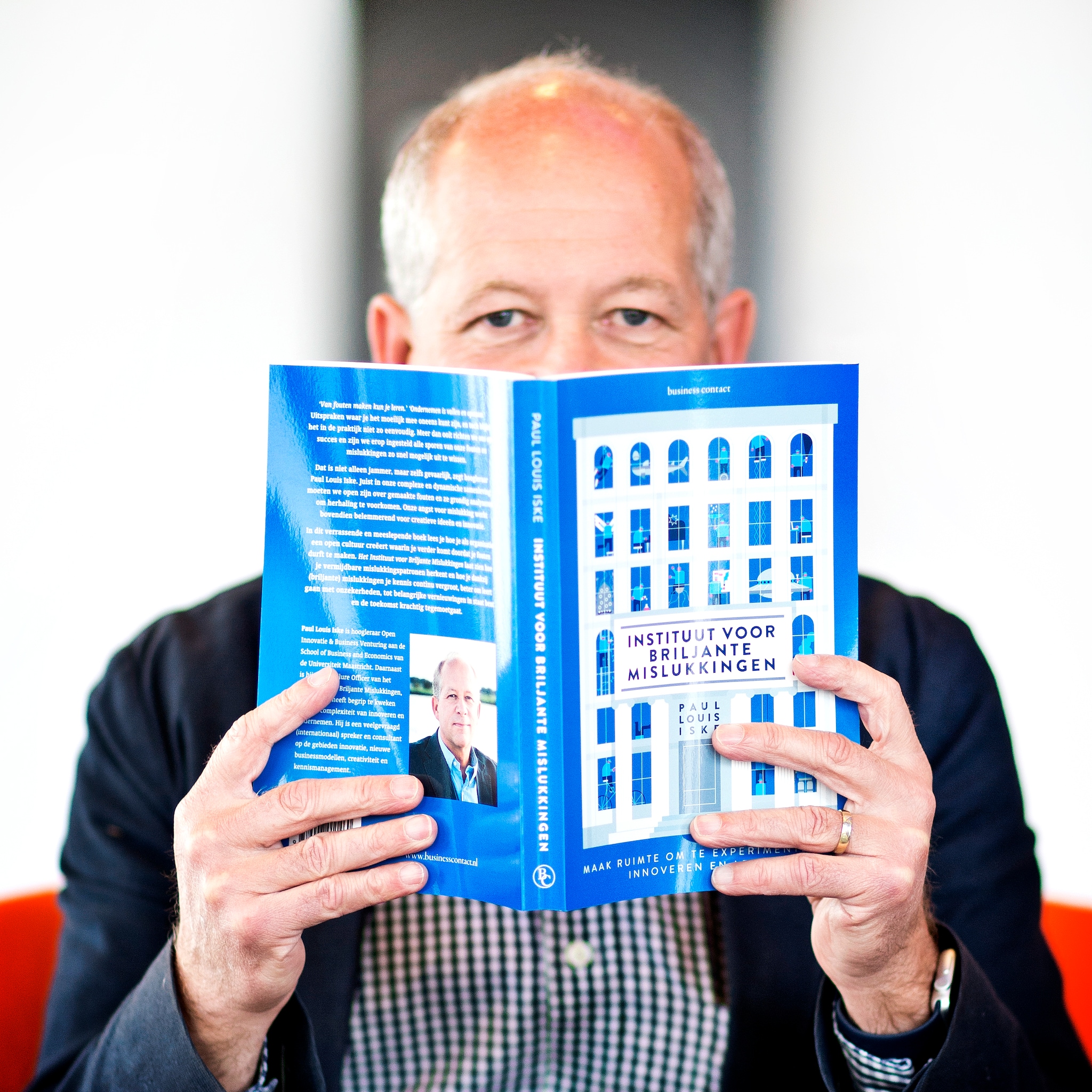 DEN HAAG - Paul Iske, van het Instituut voor Briljante Mislukkingen. Hij schreef er een boek over . - FOTO GUUS SCHOONEWILLE Paul Iske van het Instituut voor Briljante Mislukkingen. Hij schreef er ook een boek over. Foto: AD/Guus Schoonewille.