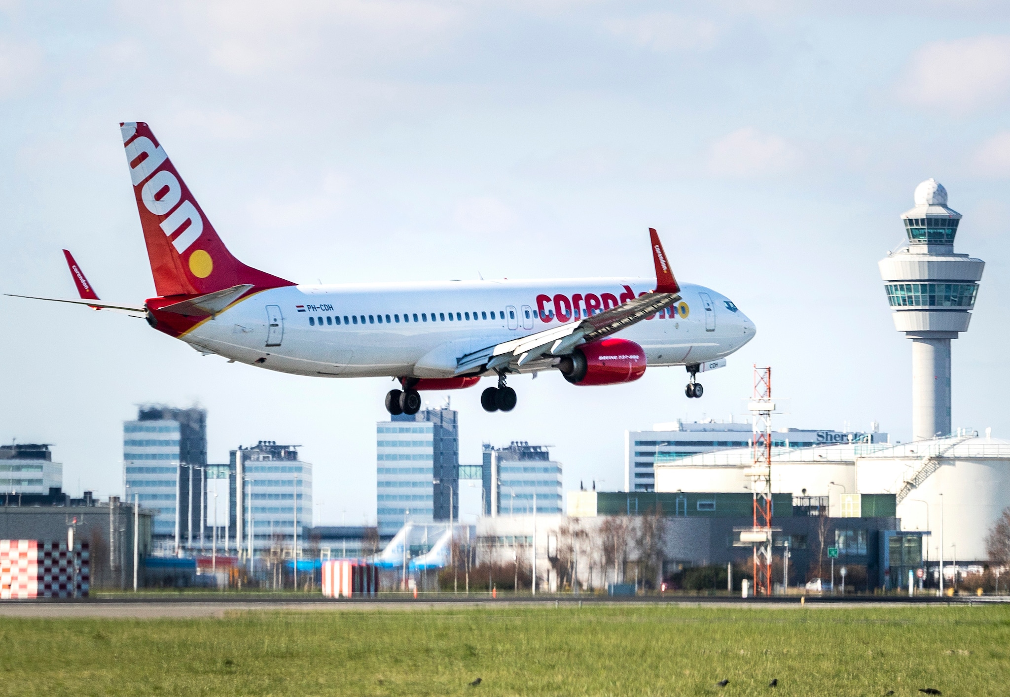 Een van de vliegtuigen van Corendon hier in de omgeving-Schiphol, maar komend jaar met meer vluchten vanuit Duitsland. Hollandse Hoogte /  ANP