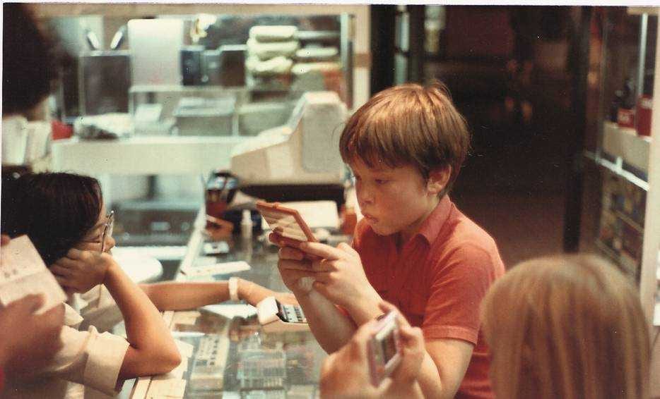 De 10-jarige Elon Musk in 1982. Foto: Twitter/Maye Musk. De 10-jarige Elon Musk in 1982. Foto: X/Maye Musk.