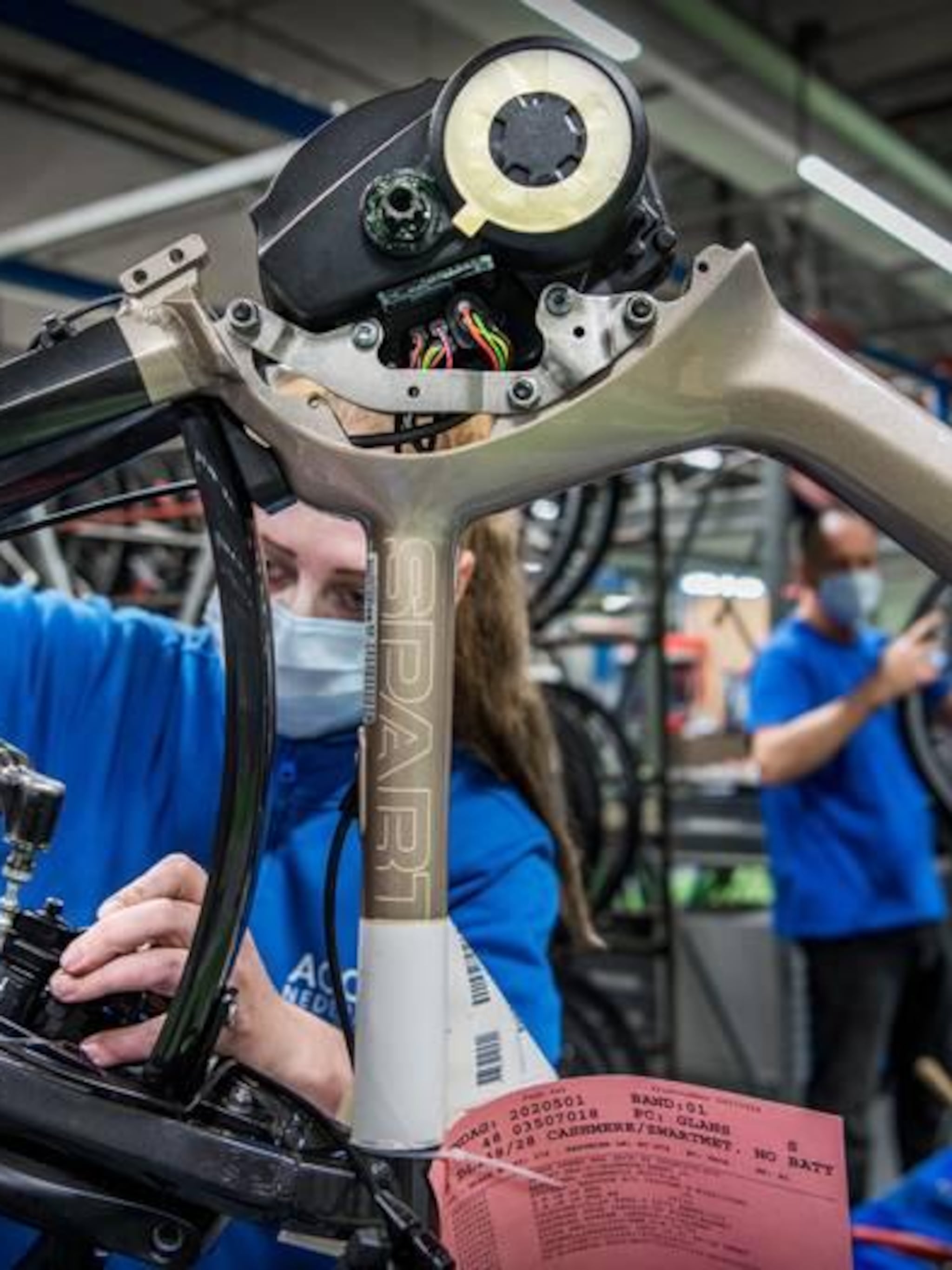 accell sluit laatste nederlandse batavus en babboe fabriek