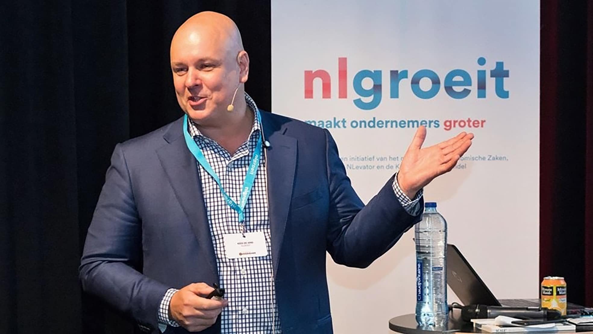 Kees de Jong, initiatiefnemer van nlgroeit. Kees de Jong (nlgroeit): ‘De politiek heeft rapport-Wennink omarmd en er is zelfs een aardige kans dat de belangrijkste conclusies onderdeel worden van het regeerakkoord. De vakbonden pruttelen wat, maar hebben nauwelijks tegenargumenten en overige reacties zijn grotendeels positief’