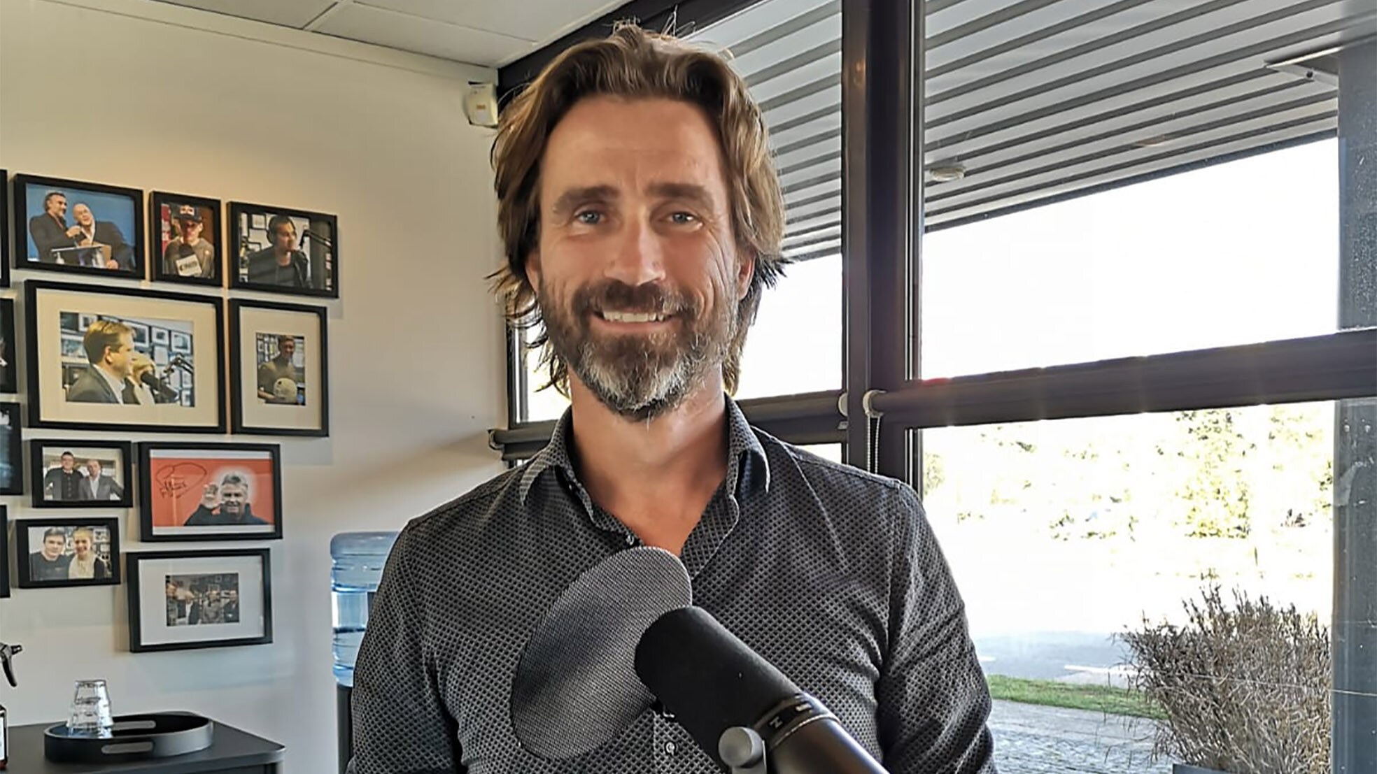 Lucien Burm, voorzitter van Dutch Startup Association (DSA), was een van de studiogasten tijdens onze wekelijkse dinsdagse live uitzending op New Business Radio. Lucien Burm, voorzitter van Dutch Startup Association (DSA), hier op de foto als een van de studiogasten bij De Ondernemer Live. Foto: Desny Brügemann.