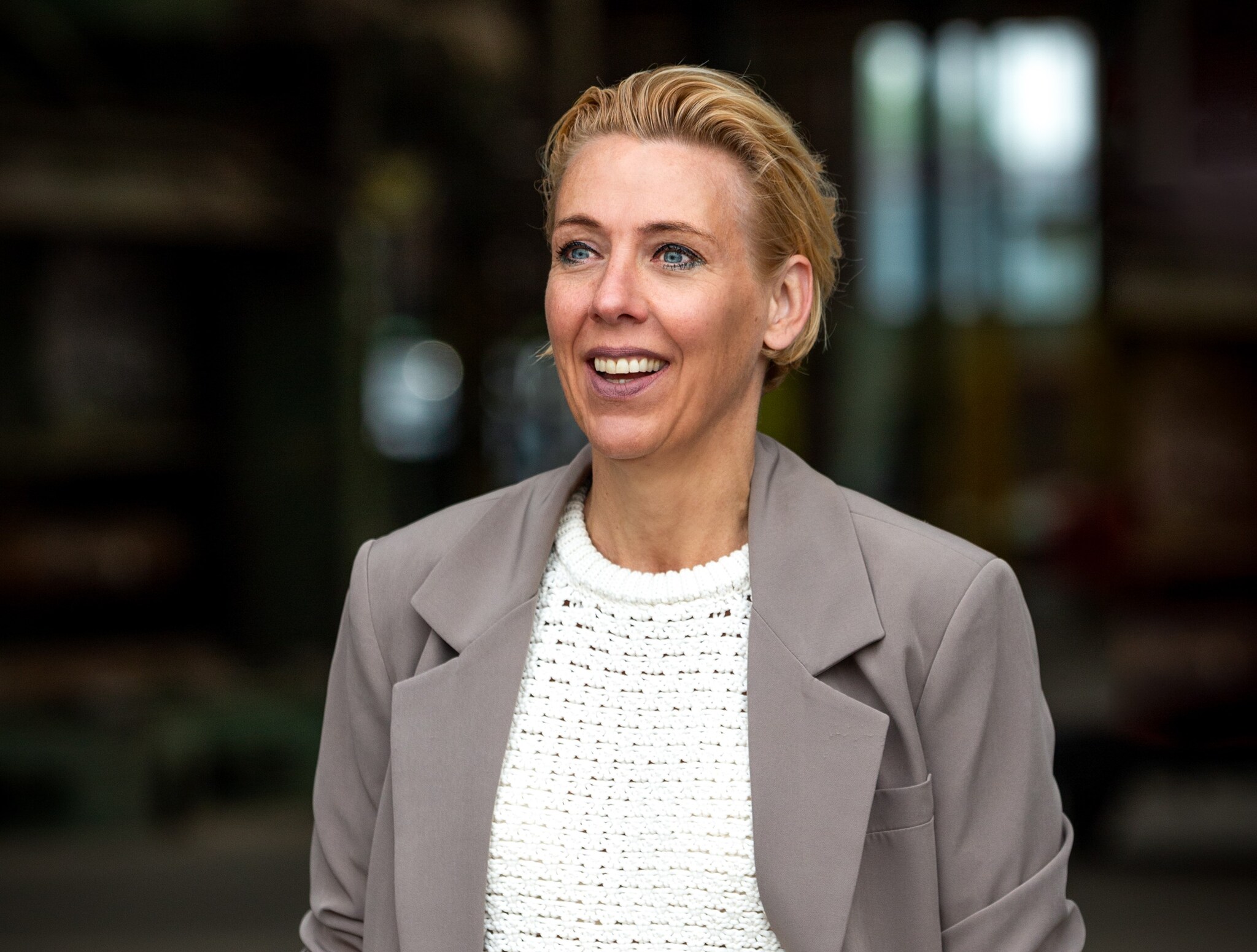 Maartje Wolff is consultant, trainer en spreker op het gebied van werkgeluk. Happy Office. Maartje Wolff is consultant, trainer en spreker op het gebied van werkgeluk.