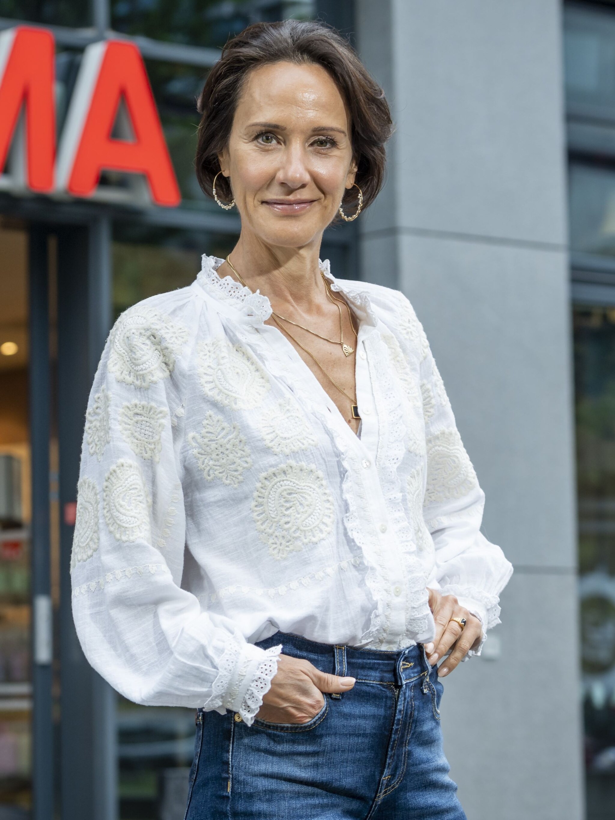 na miljoenenverlies maakt ceo saskia egas reparaz hema weer winstgevend ze staat altijd aan