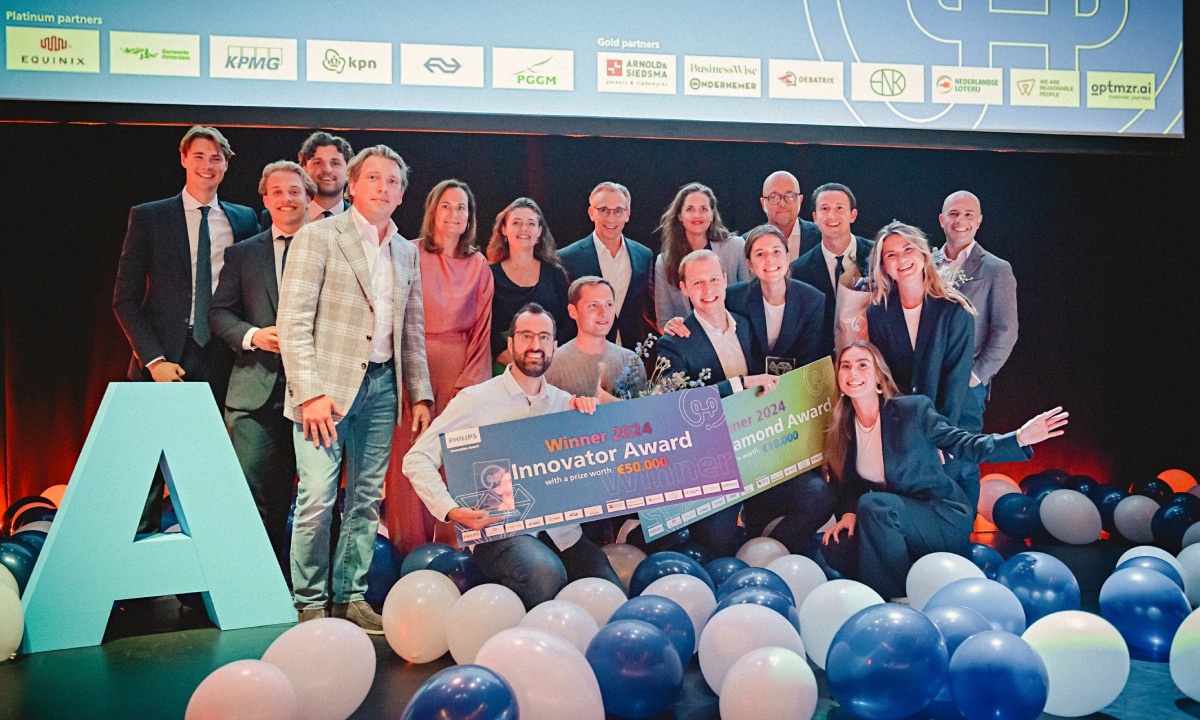 PHIA-winnaars Winnaars X en X (midden op foto) Beeld: PHIA