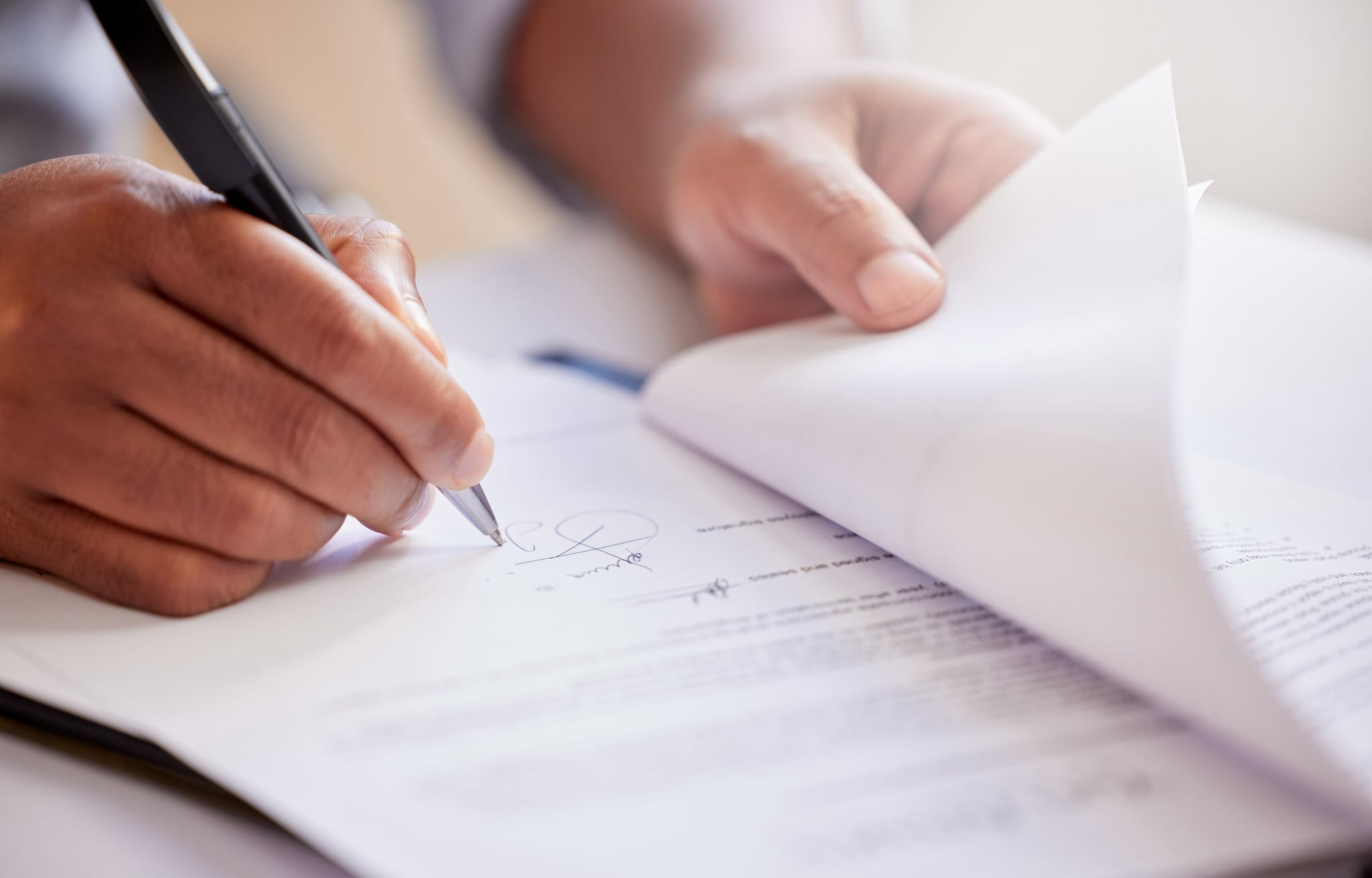 Hoe lang gaat de geschreven handtekening nog mee? Shutterstock