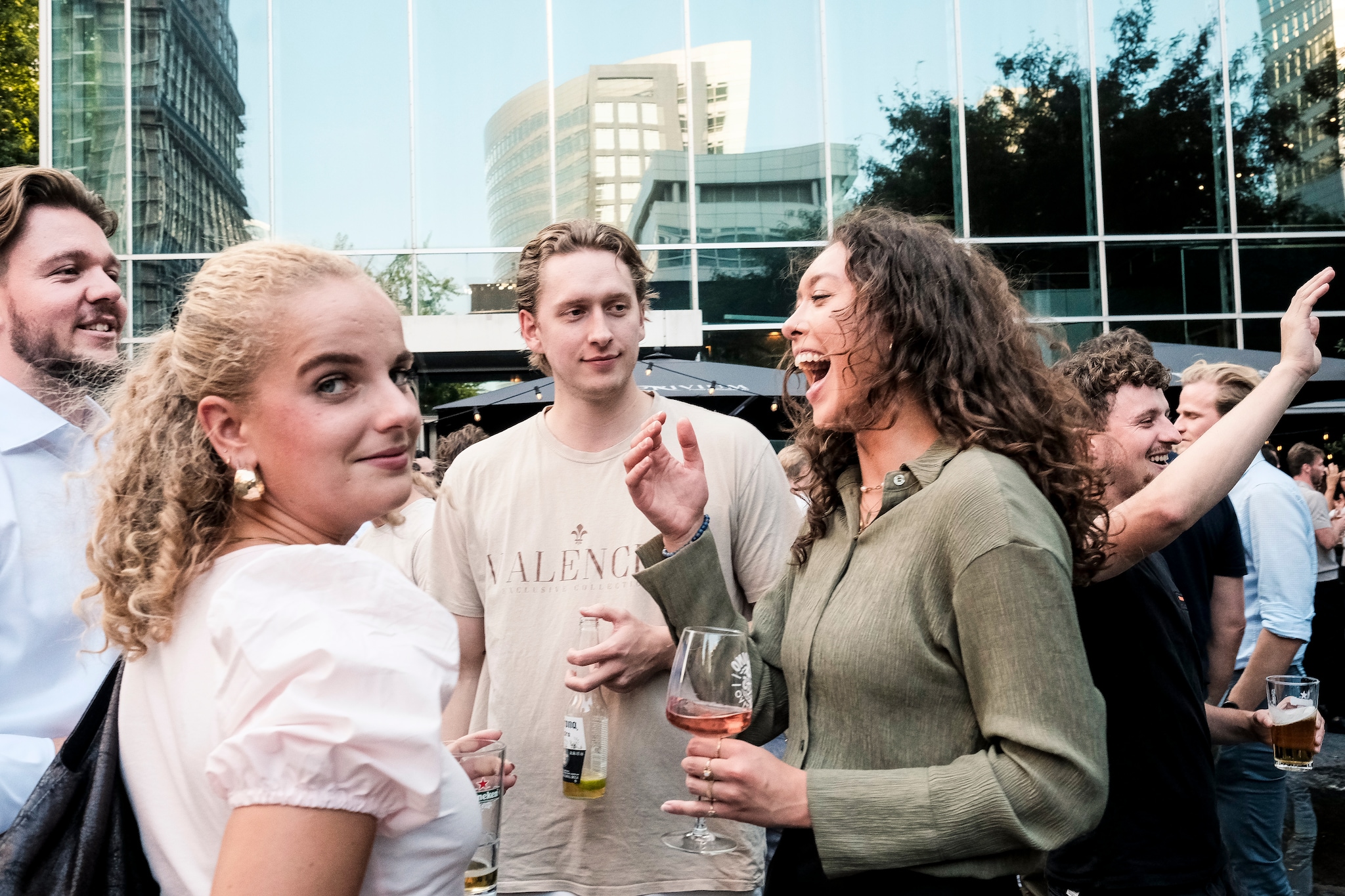 Donderdagmiddagborrel op de Zuidas in Amsterdam. Daniel Rosenthal / de Volkskrant