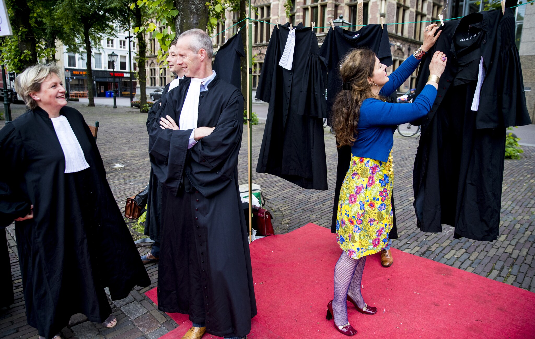 Advocaten in toga tijdens een tweedaags protest op het Plein tegen verdere bezuinigingen in het stelsel van gefinancierde rechtsbijstand. ANP