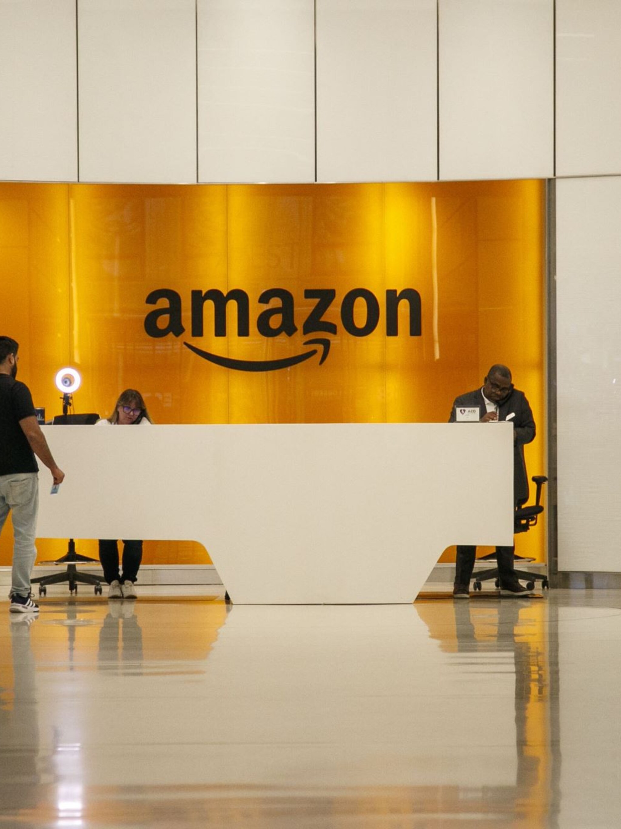 vanaf 2025 mogen amazon werknemers niet meer thuiswerken en dat wekt wrevel