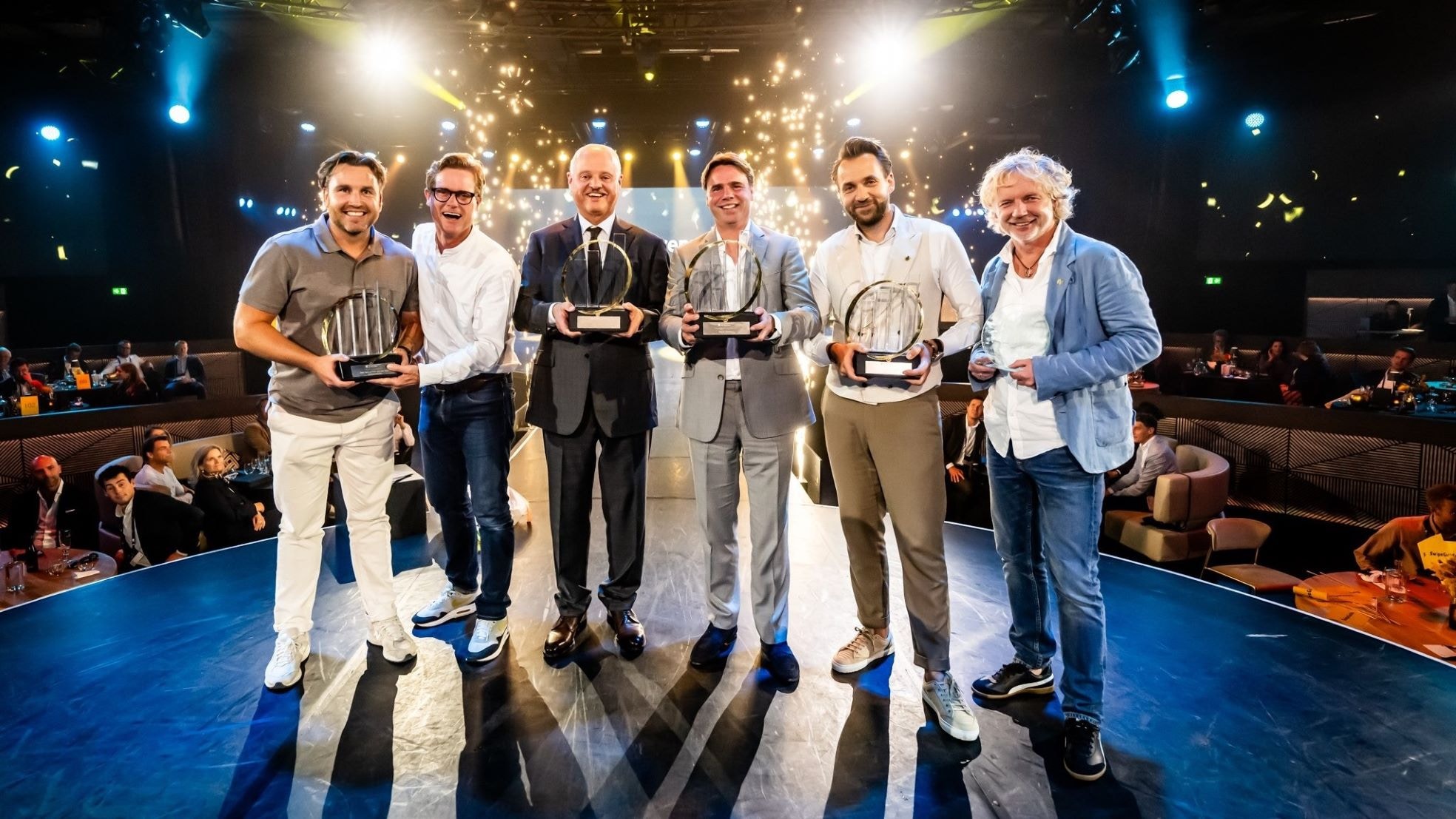 Eric Berkhof en Sander de Klerk winnen EY Entrepreneur Of The Year award 2024. V.l.n.r. Erik van der Plas, Bas Turk, Erik Berkhof, Peer Swinkels, Sander de Klerk, Bart van Olphen Foto: EY