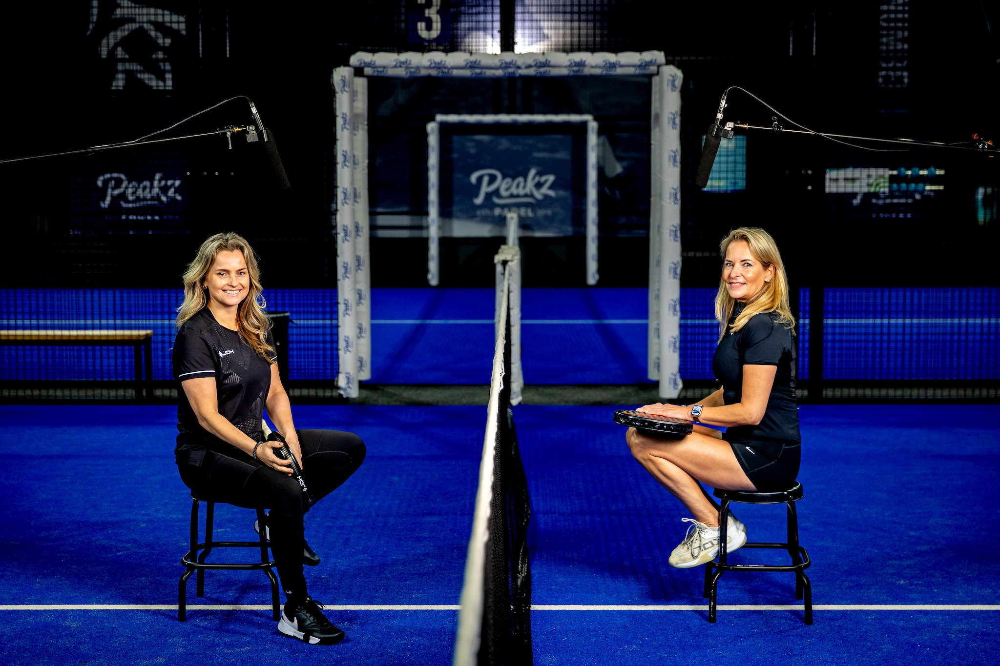 Fatima Moreira de Melo en Nancy Steutel van Exact tijdens de opnames voor de Ondernemer en BusinessWise in Peakz Padel in Den Haag. Foto Bart Hoogveld Bart Hoogveld