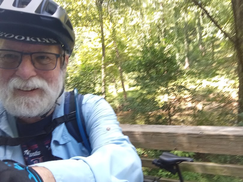 Dana Blankenhorn, de beroemde techjournalis, is ook een fervent fietser, Here he is: Dana Blankenhorn, with his bike,
