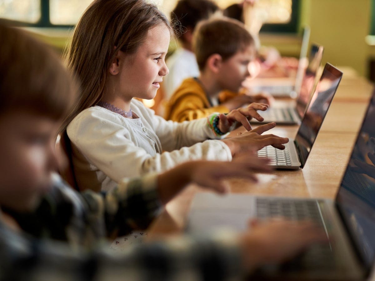 Schoolkinderen: in 2025 van Generatie Alpha naar Beta. Van Alpha naar Beta, de schooljeugd in 2025. Foto: Getty Images.
