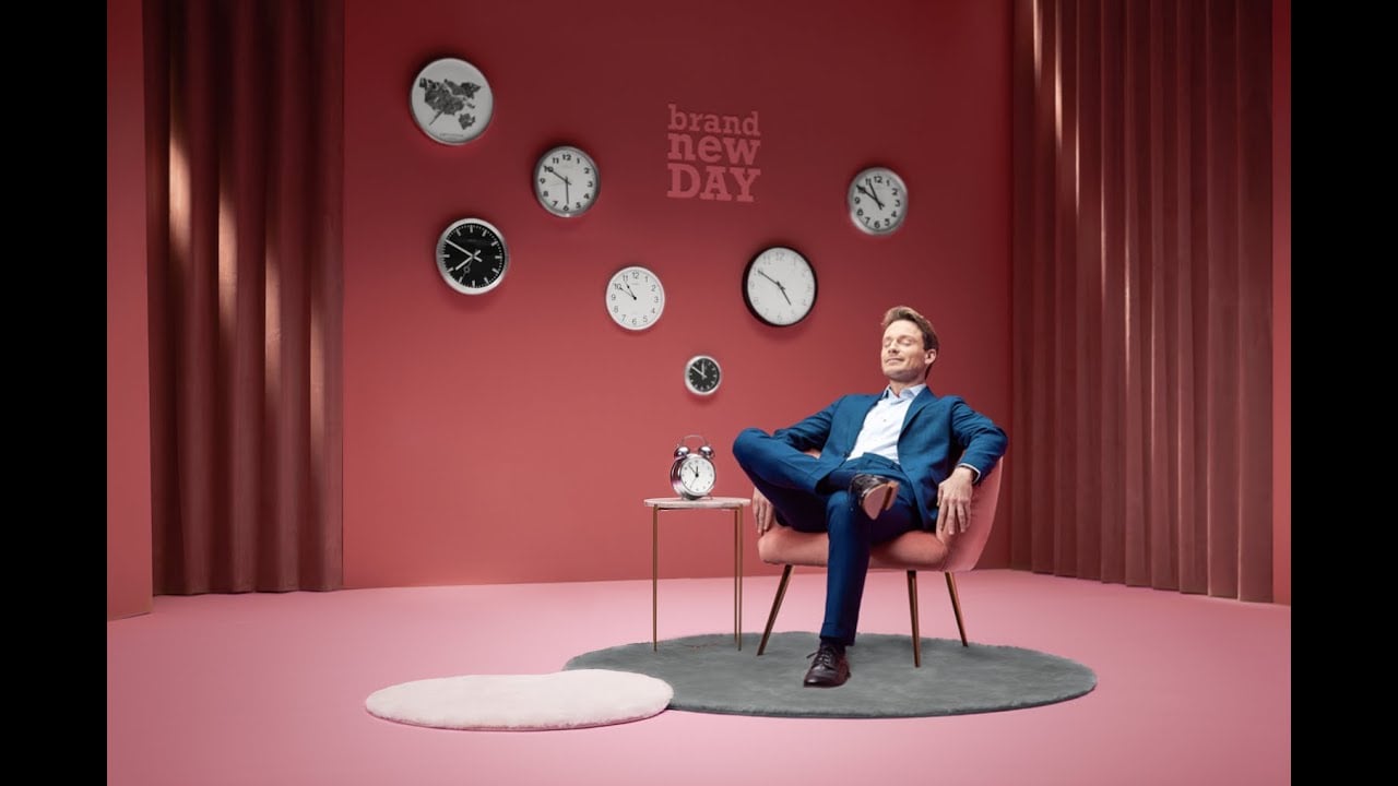 Sander Schimmelpenninck in de reclame van Brand New Day. Sander Schimmelpenninck in de reclame van Brand New Day. ‘Het heeft heel veel mensen aangesproken, maar het heeft ook veel mensen uitgesloten’. Foto: Brand New Day