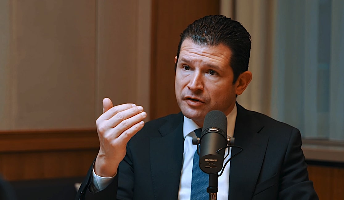 Minister Dirk Beljaarts van Economische Zaken over de mogelijke gevolgen van het handelsbeleid van president Donald Trump. De Ondernemer | Minister Dirk Beljaarts van Economische Zaken over de mogelijke gevolgen van het handelsbeleid van president Donald Trump.