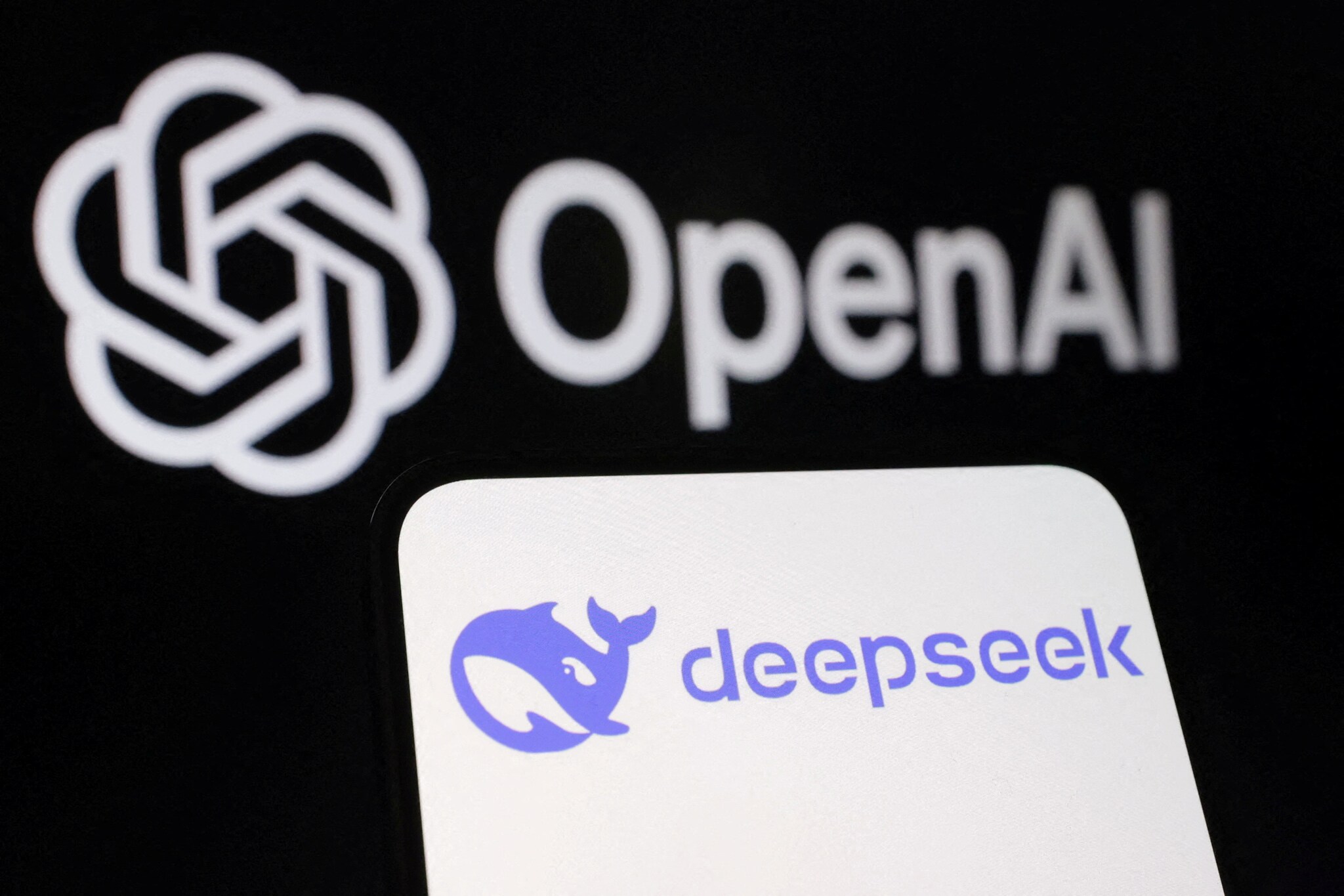 FILE PHOTO: Deepseek and OpenAI logos are seen in this illustration taken January 27, 2025. REUTERS/Dado Ruvic/Illustration/File Photo Afbeelding: Reuters