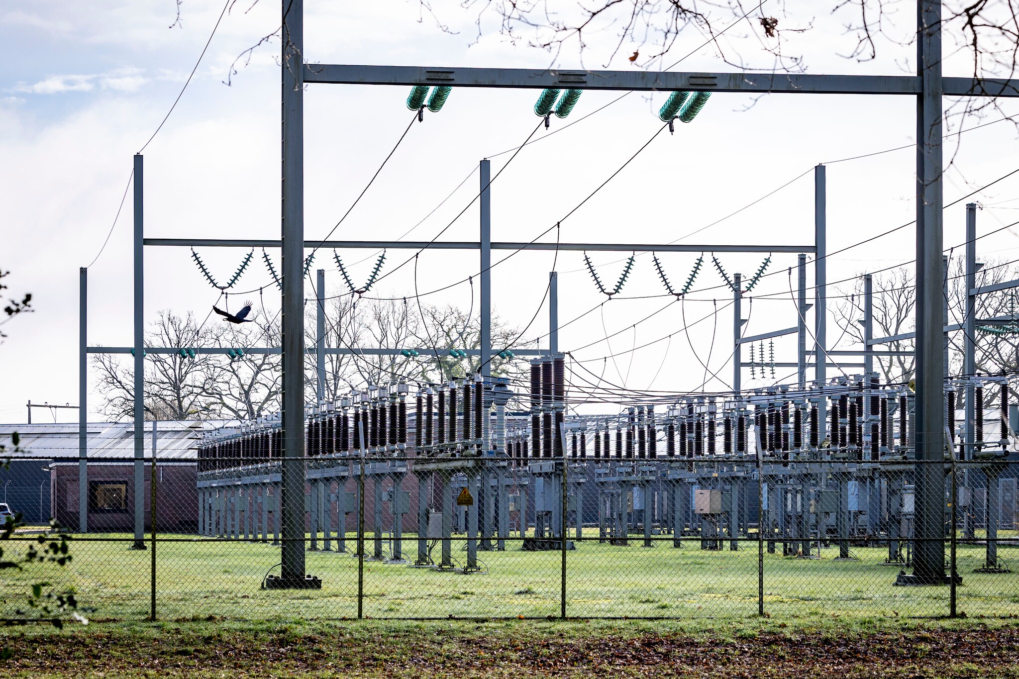 Serie afgekocht ADR #NLBEELD# - TT20250206-30499 - OLDENZAAL - Hoogspanningsstation Oldenzaal. Transformatorhuis langs de Eektestraaat wordt uitgebreid om netcongestie op te vangen. Stroomnet is overealst heeft dringend behoefte aan meer capaciteit.EDITIE: OLFOTO: Robin Hilberink RH20250206 Een van de hoogspanningsstations in ons land, deze in Oldenzaal, wordt uitgebreid om netcongestie op te vangen.  Foto: Robin Hilberink