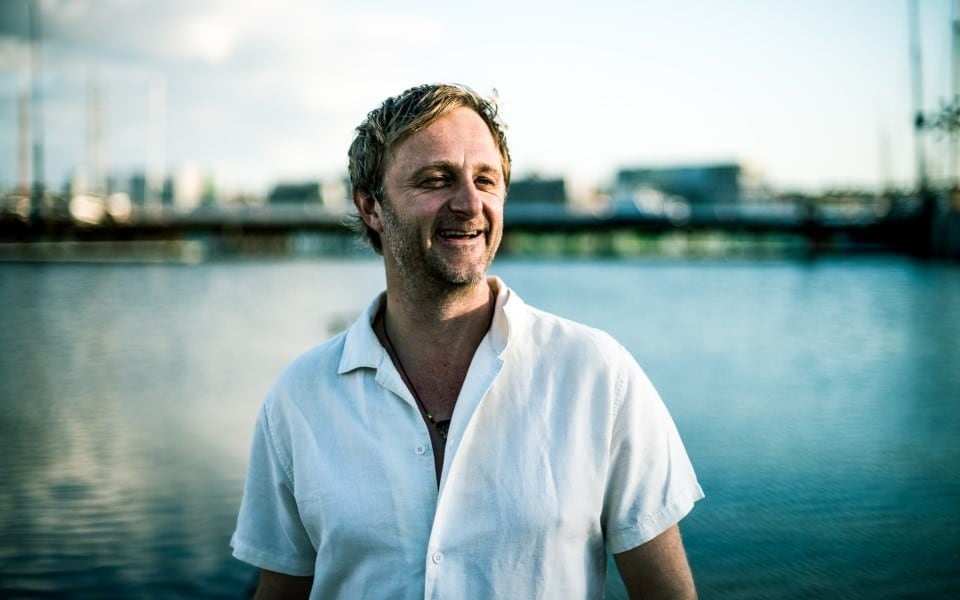 Rogier van Kralingen is schrijver, spreker, muzikant en producent. Zijn laatste boek is The Whole Story – The Ultimade Guide to Storytelling. Rogier van Kralingen. Foto: Sportsspeakers.nl.