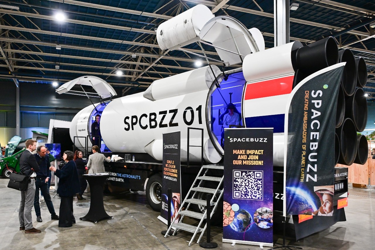 De SpaceBuzz van Andre Kuipers. De SpaceBuzz van Andre Kuipers, een van de trekpleisters van de Impact Fair 2025. Kuipers zelf verricht de opening van het event.