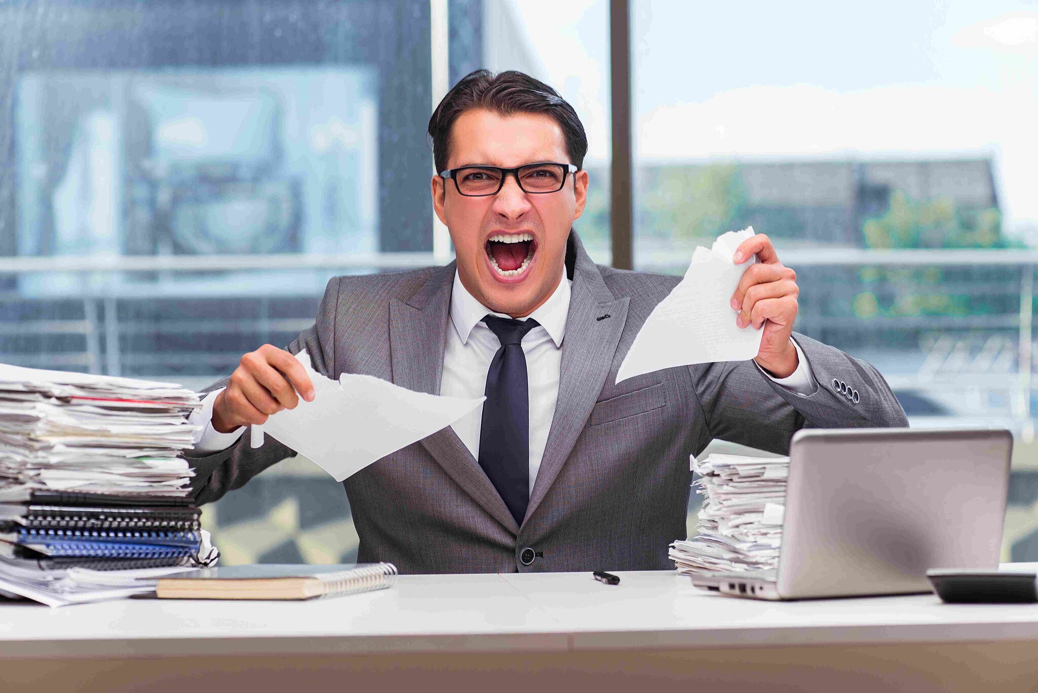 Boze leidinggevende meneer. Deze meneer komt niet voor in dit artikel. Foto: Shutterstock.