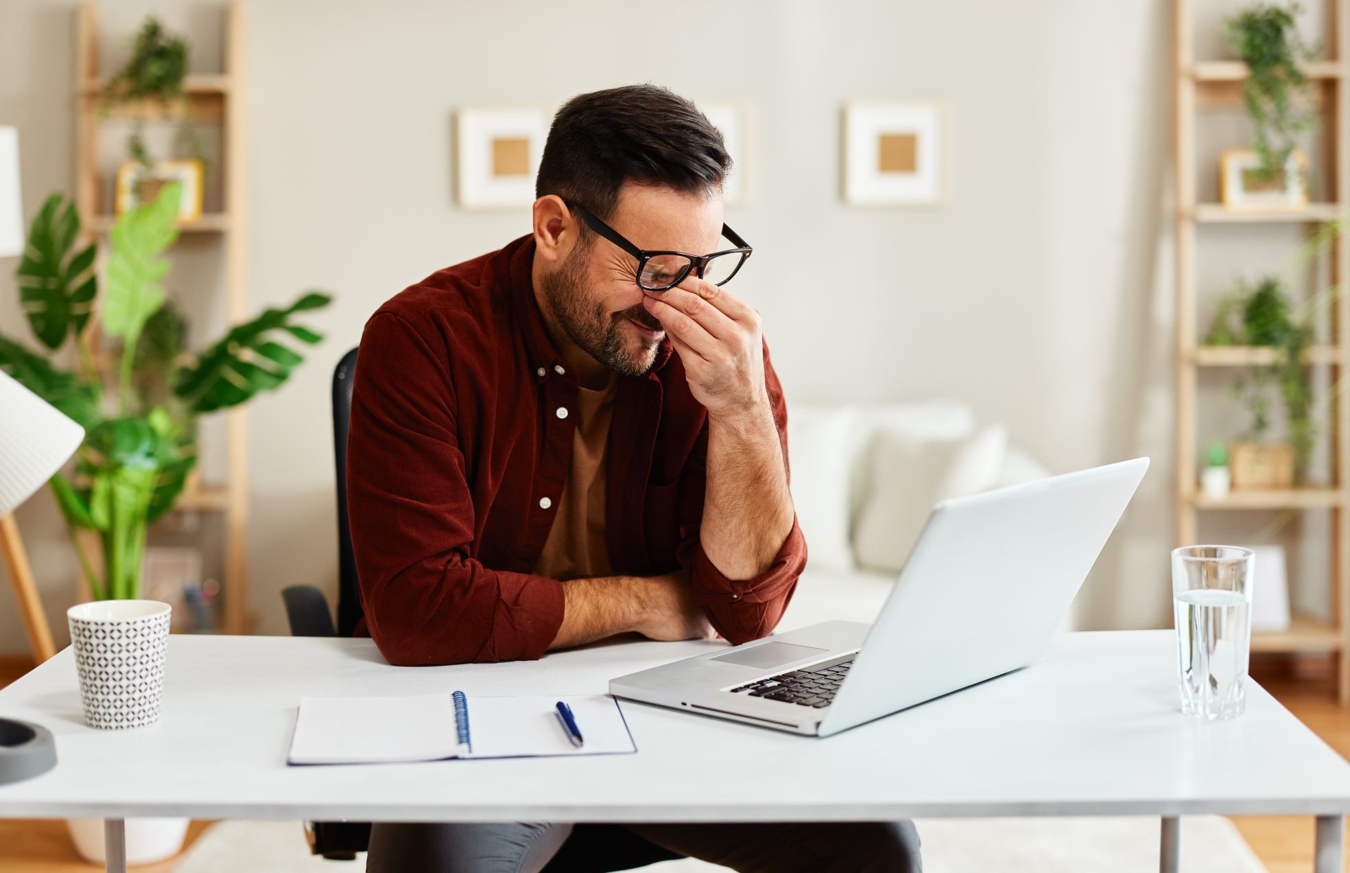 Man met geldzorgen. Shutterstock