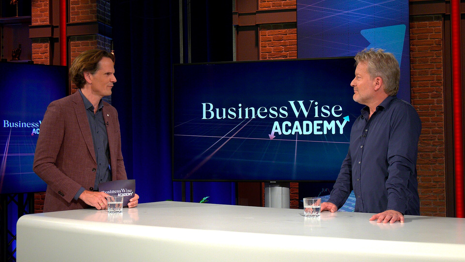 Presentator Gerben van Driel (links) met expert Martijn Rozemuller. Presentator Gerben van Driel (links) met expert Martijn Rozemuller.