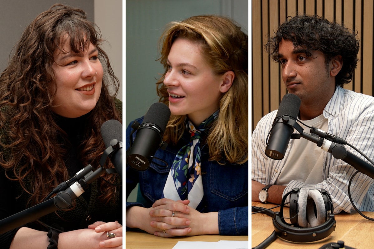 Still 'Hoe overleef ik Werken met Gen Z' TNO-onderzoeker Tara Tankink (25) en journalist Tahrim Ramdjan (26) met in het midden presentator Mirthe Westrik (23).