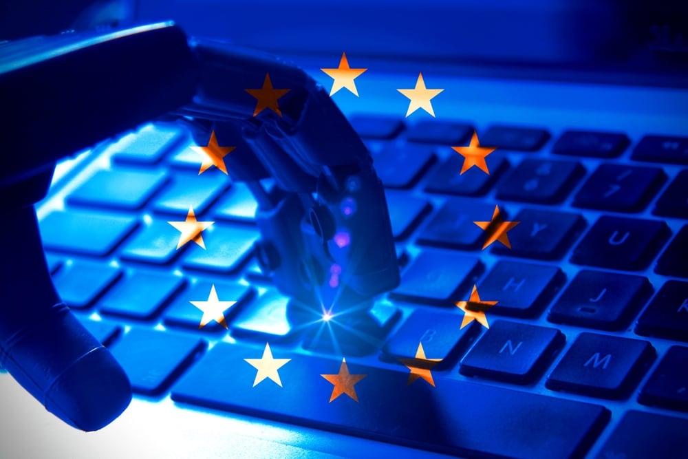 Artificial intelligence circuit line style. Europe flag Machine learning design. Smart network digital technology. AI. Afbeelding: Shutterstock