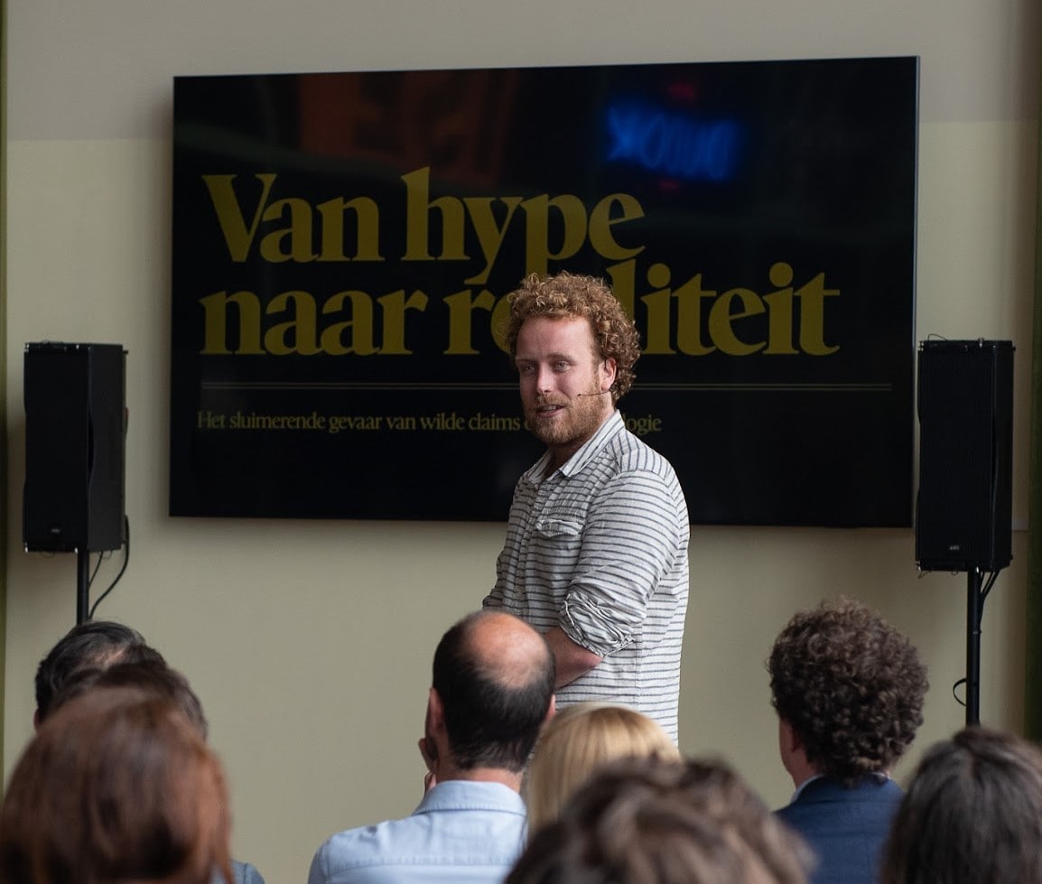 Jeroen Coelen geeft een masterclass. Jeroen Coelen bij een van zijn masterclasses.