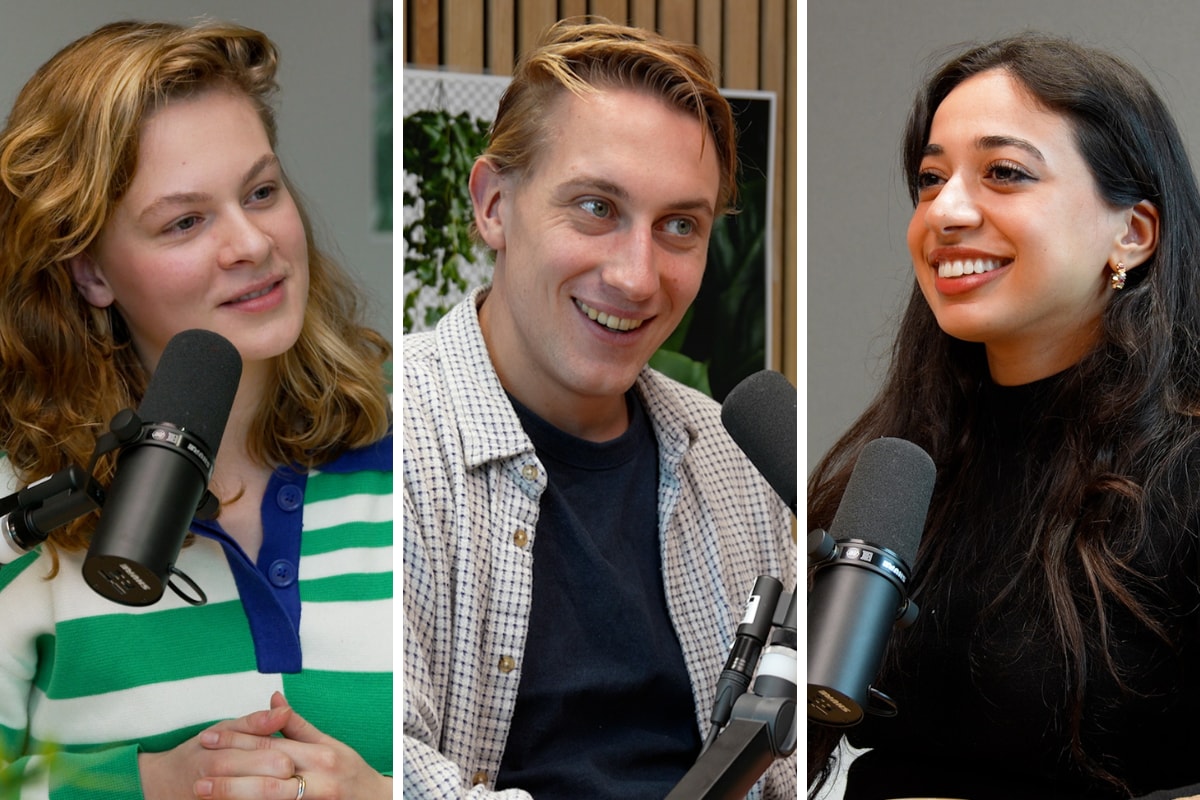 Foto: BusinessWise. Mirthe Westrik (23) in gesprek met Gen Z’ers Jan Paul Beukema (25) en Hajar Yagkoubi (25).
