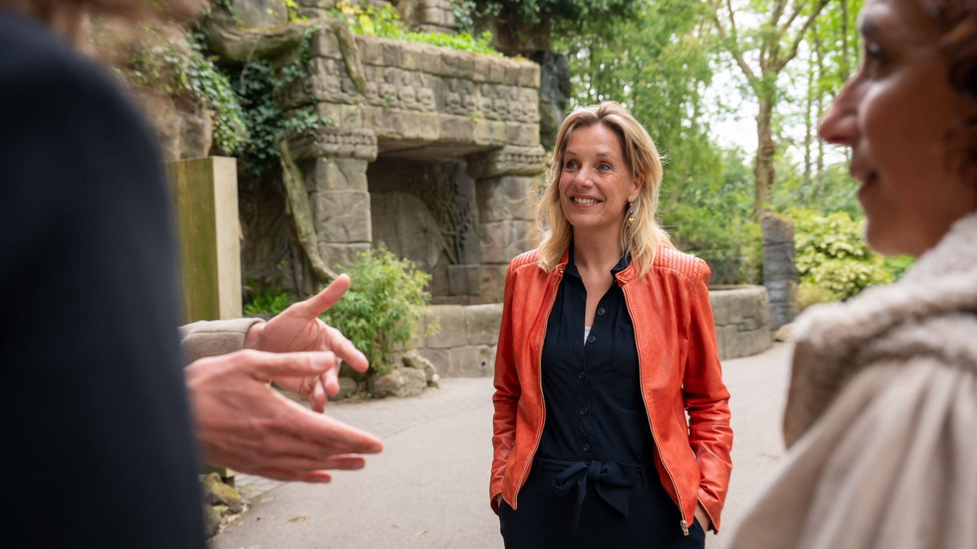 Carolien Ottjes in Diergaarde Blijdorp. Carolien Ottjes in Diergaarde Blijdorp.