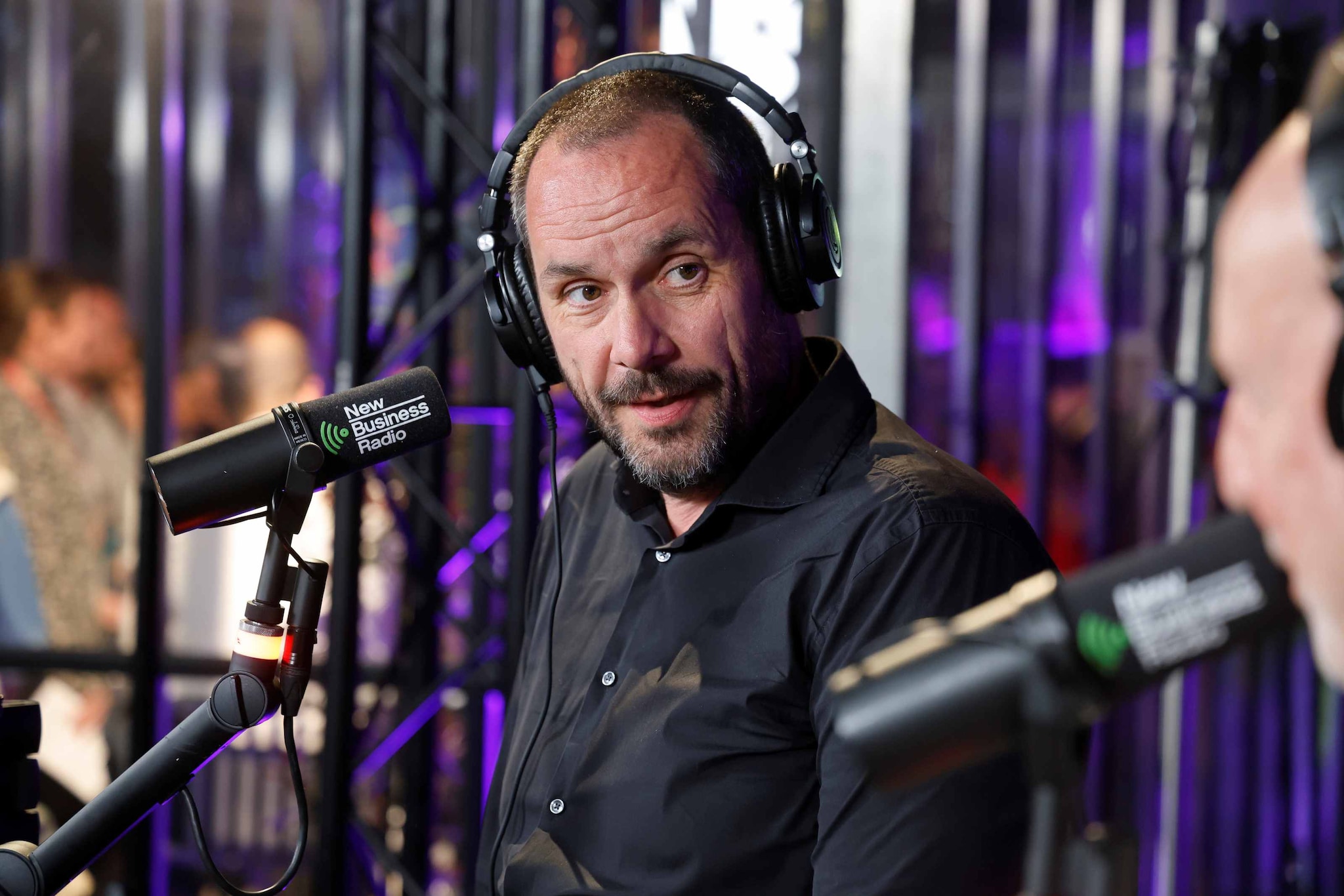 Henk-Jan Beltman, impact entrepeneur, ook bekend van als voormalig CEO van Tony's Chocolonely en initiator van NoHouseWine. Henk Jan Beltman, een van de studiogasten van ons radioprogramma tijdens de Impact Fair 2025. Foto: Ruud Voest.