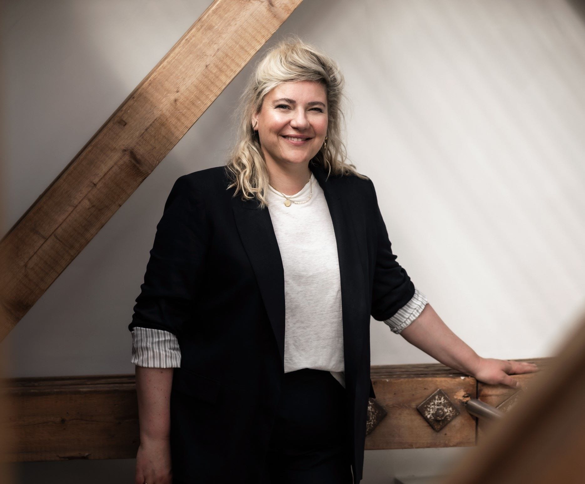 Dominique Henskens. Dominique Henskens is mede-oprichter van Sunday Bloom Collective, een bureau gespecialiseerd in trendanalyse en ‘All-Gen’ marketingstrategie voor merken.