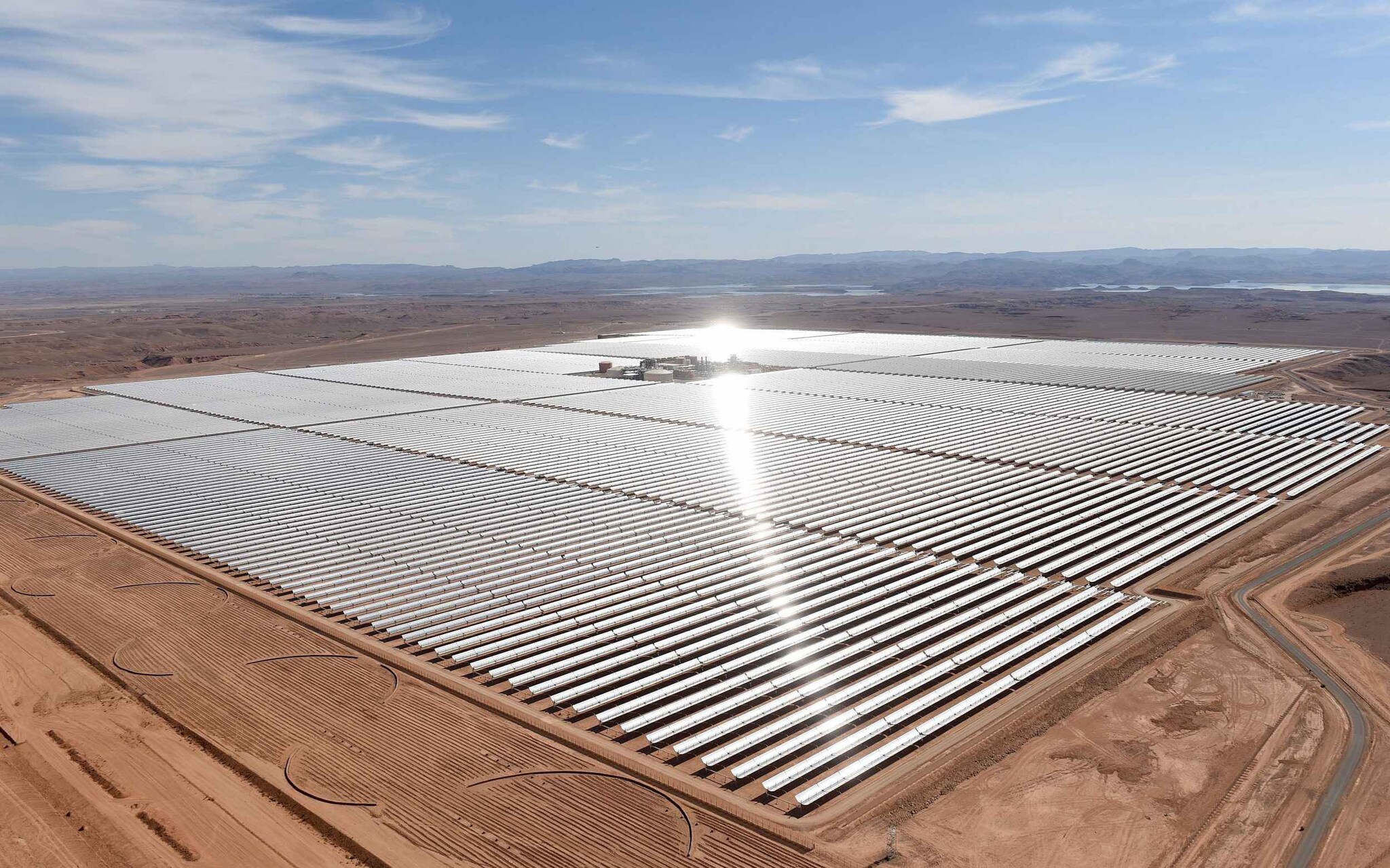 Zonnepanelen in Noord-Afrika. ‘Er gaat een enorme hoeveelheid ongebruikte energie momenteel dagelijks in Noord-Afrika verloren’. Foto: Getty Images