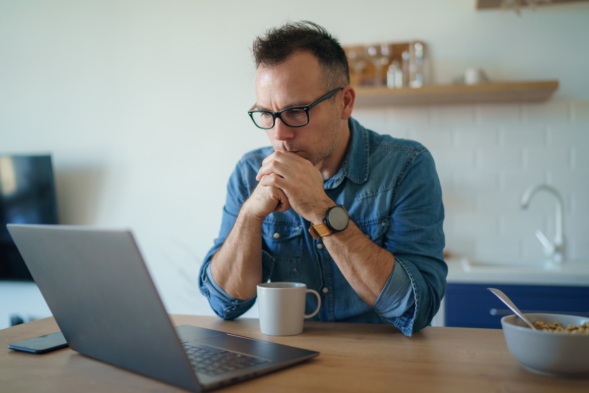 Geen antwoord op je mail? Foto: Shutterstock Geen antwoord op je mail? Weer niet óf nog niet? Foto: Shutterstock.