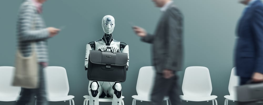 Business people and humanoid AI robot sitting and waiting for a job interview: AI vs human competition Tijden veranderen. Snel. Afbeelding: Shutterstock