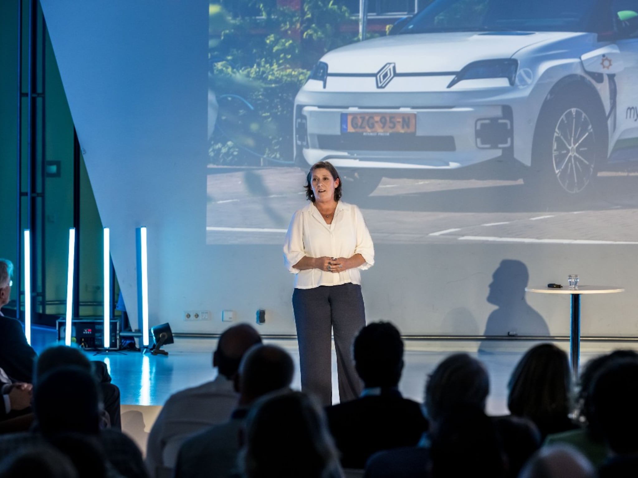 ceo renault anouk poelmann globetrotter in boardroom