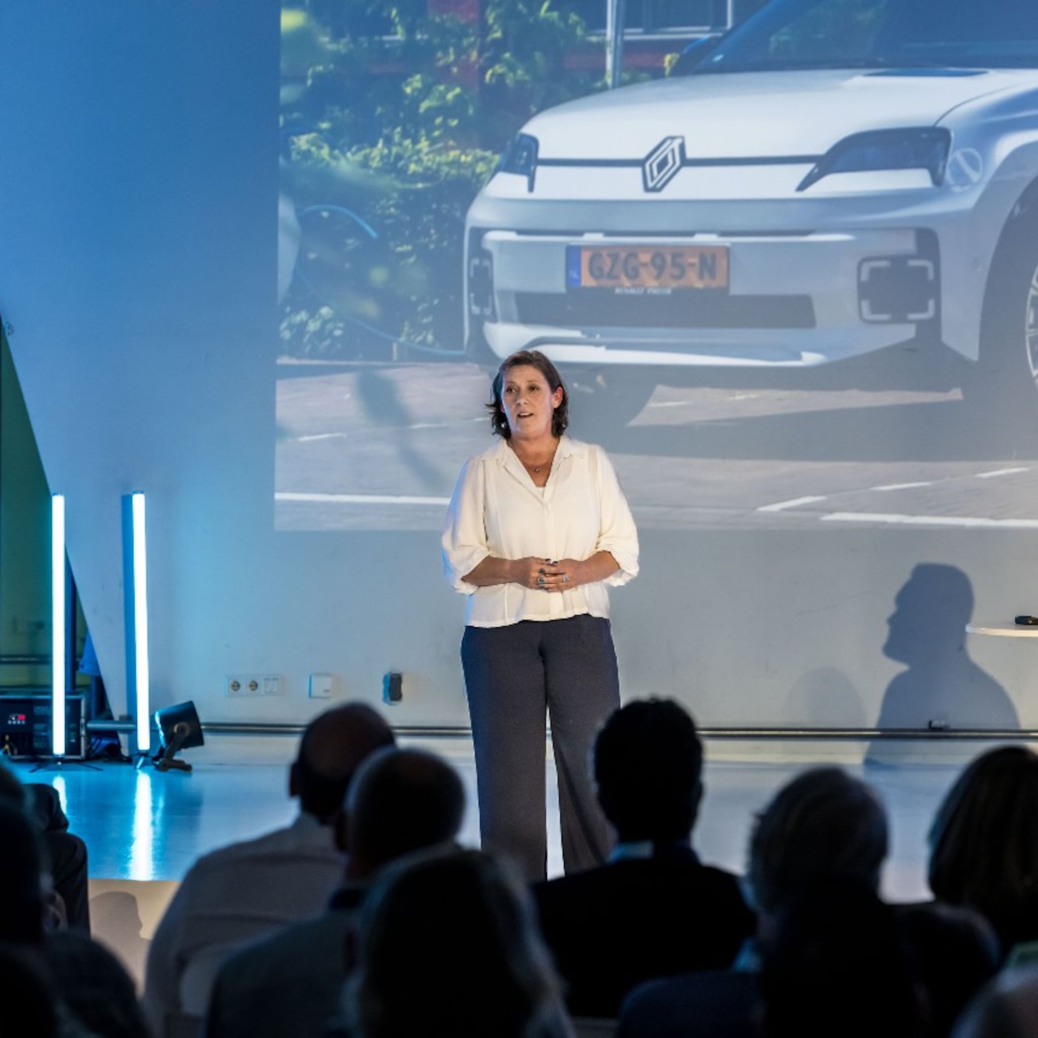 ceo renault anouk poelmann globetrotter in boardroom