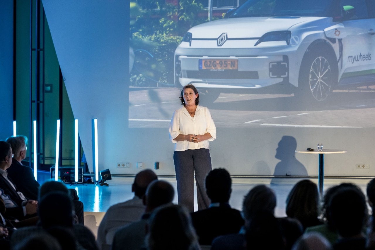CEO Anouk Poelmann van Renault Nederland, Renault Nederland-CEO Anouk Poelmann tijdens de presentatie van Utrecht Energized. Foto: Jeffrey van der Vaart.