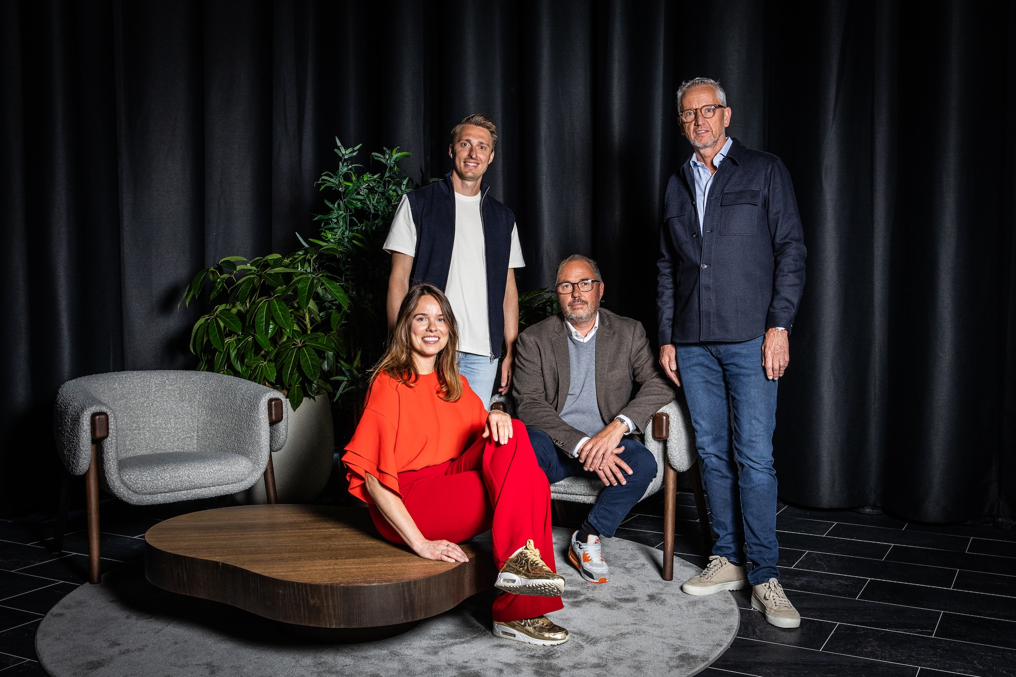 Lara Molendijk van NewGrowth Strategies, Koen Lourijsen van UM Nederland, Menno Westinga van Mediaplus en Huib de Vries van Pon Automotive in Van alle marketing thuis. Beeld: BusinessWise/Dingena Mol Lara Molendijk van NewGrowth Strategies, Koen Lourijsen van UM Nederland, Menno Westinga van Mediaplus en Huib de Vries van Pon Automotive in Van alle marketing thuis. Beeld: BusinessWise/Dingena Mol
