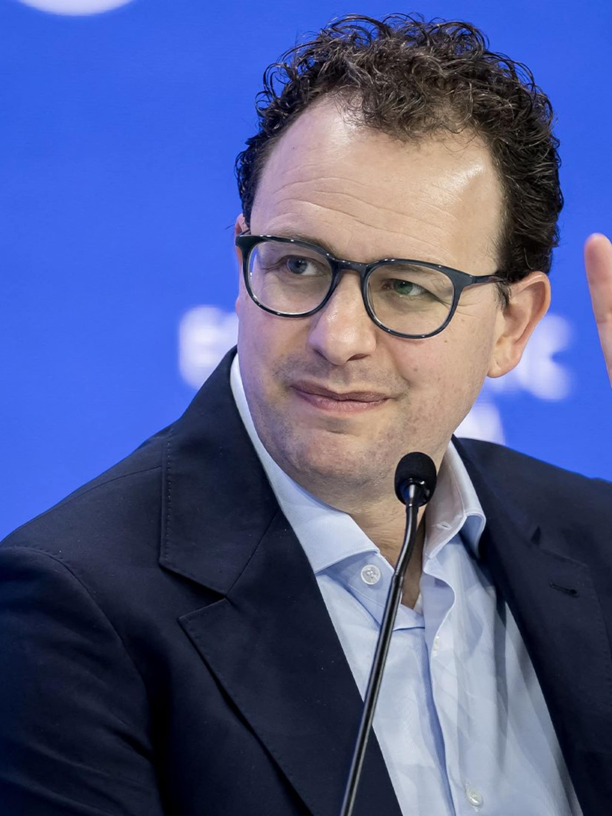 ai kan binnen vijf jaar helft van de startersbanen laten verdwijnen en deze ceo vindt dat we collectief onze kop in het zand steken