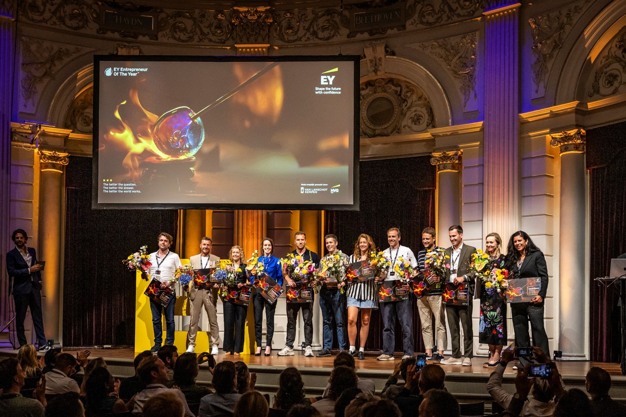 Alle genomineerden voor de EOY Award op het podium van het Concertgebouw in Amsterdam Dingena Mol