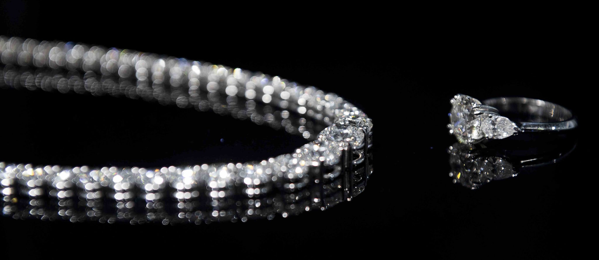 Een diamanten collier en ring bij Gassan Diamonds in Amsterdam.  Een diamanten collier en ring van GASSAN. Foto: ANP