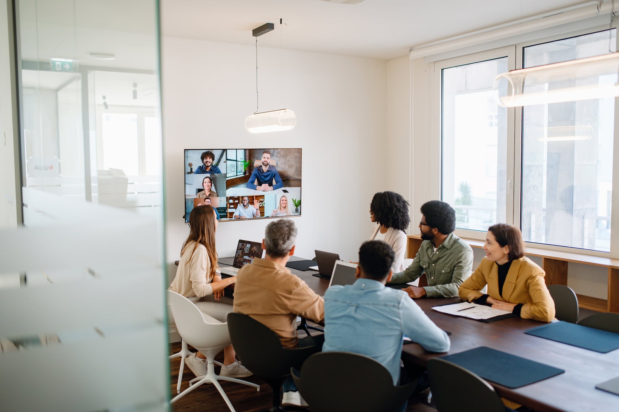 Terug naar kantoor of blijft hybride werken de norm? Beeld: Shutterstock Terug naar kantoor of blijft hybride werken de norm? Beeld: Shutterstock