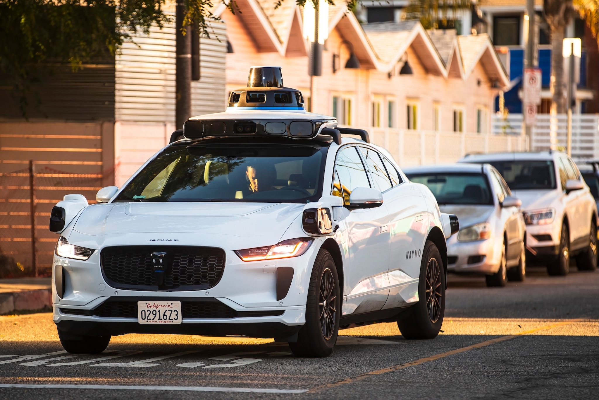 Waymo in actie. Foto: Karolis Kavolelis/Shutterstock  Shutterstock