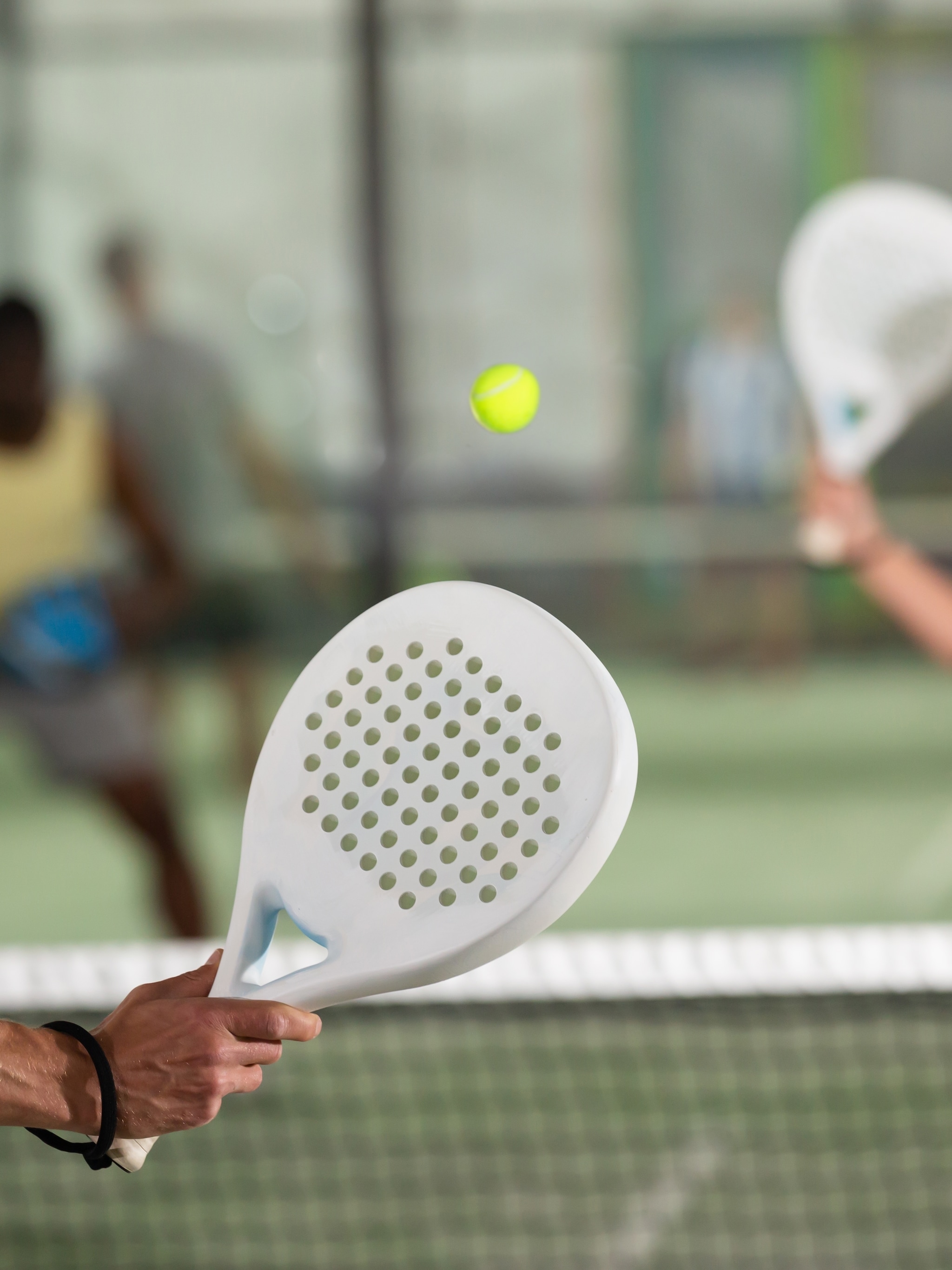 teamspirit vergroten en netwerken padel is laagdrempelig en voor iedereen toegankelijk
