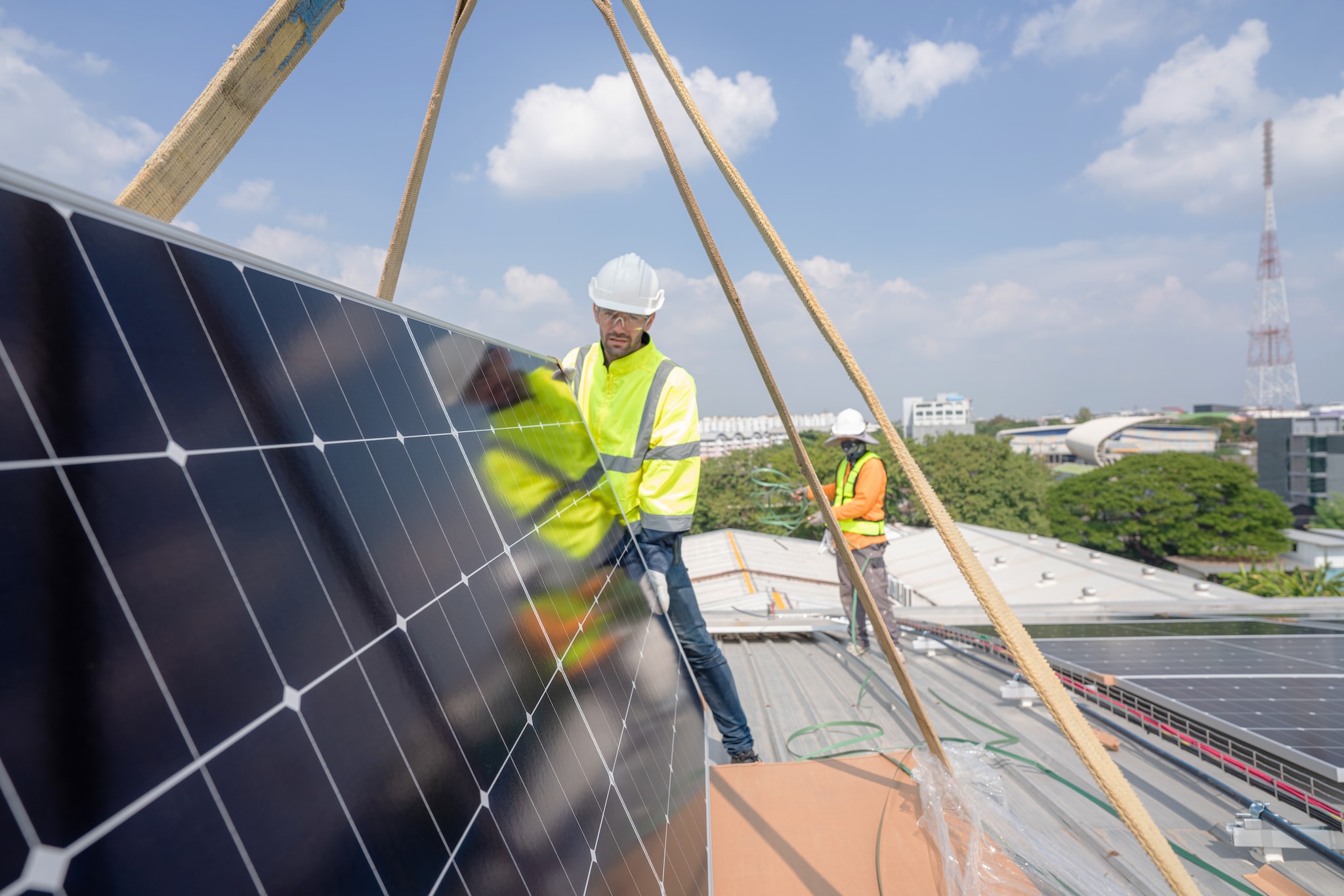 Steeds meer bedrijven maken gebruik van zonnepanelen. Foto: Shutterstock Steeds meer bedrijven maken gebruik van zonnepanelen. Foto: Shutterstock