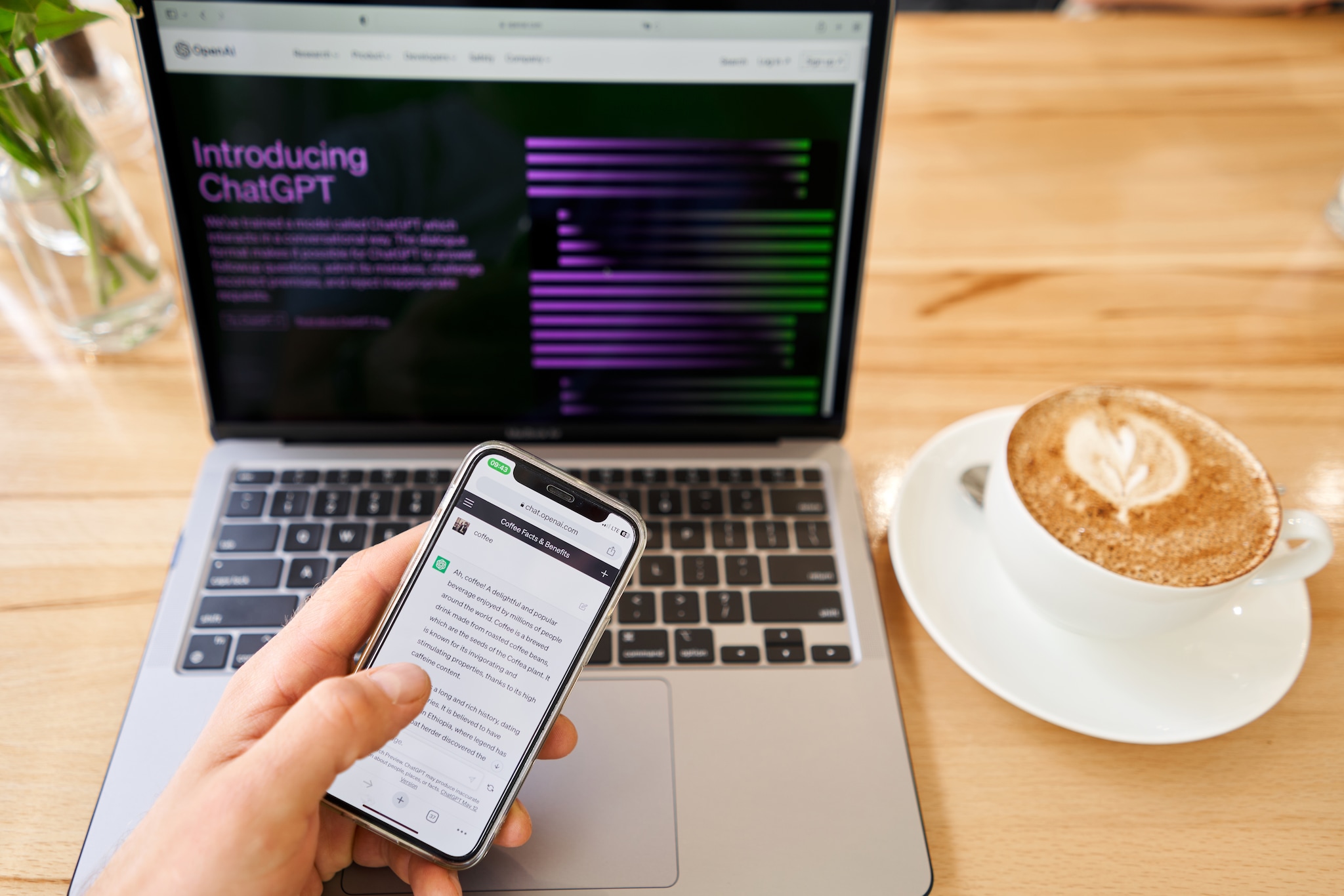 ChatGPT chat bot screen seen on smartphone and laptop display with Chat GPT login screen on the background. A new AI Vragen stellen aan ChatGPT. Foto: Fusionstudio/Shutterstock.