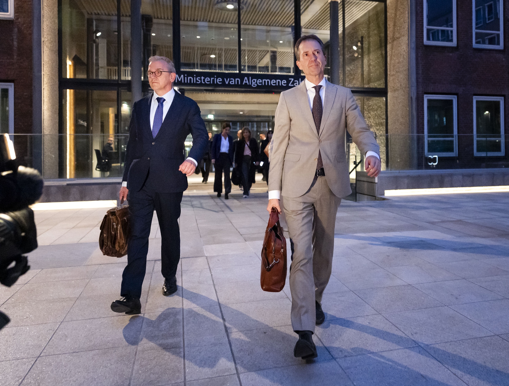 Eppo Bruins, demissionair minister van Onderwijs, Cultuur en Wetenschap, en Eddy van Hijum, demissionair minister van Sociale Zaken en Werkgelegenheid en demissionair minister voor Asiel en Migratie, van NSC trekken zich terug uit het kabinet. Foto: ANP Eppo Bruins, demissionair minister van Onderwijs, Cultuur en Wetenschap, en Eddy van Hijum, demissionair minister van Sociale Zaken en Werkgelegenheid en demissionair minister voor Asiel en Migratie, van NSC trekken zich terug uit het kabinet. Foto: ANP
