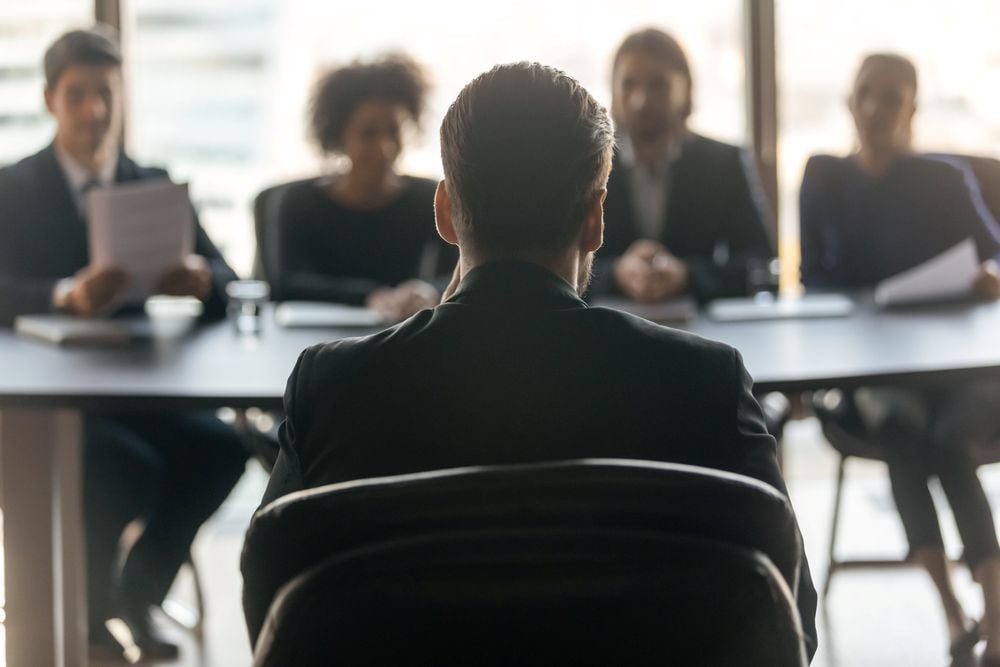 Sollicitatiegesprek. ‘Wees nieuwsgierig, stel vragen en laat vooral zien wie je bent. De arbeidsmarkt heeft je nodig, dus grijp je kans’, aldus Sharita Boon van Nationale Vacaturebank. Foto: Shutterstock